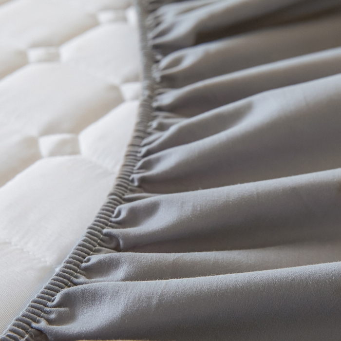 91家纺网 家纺一手货源 找家纺 鑫钰2025新款防水加厚夹棉原棉床笠防滑隔脏床垫套保护罩 简格-绅士灰