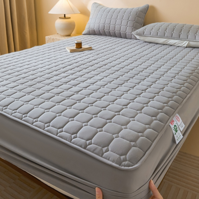 91家纺网 家纺一手货源 找家纺 鑫钰2025新款防水加厚夹棉原棉床笠防滑隔脏床垫套保护罩 简格-绅士灰