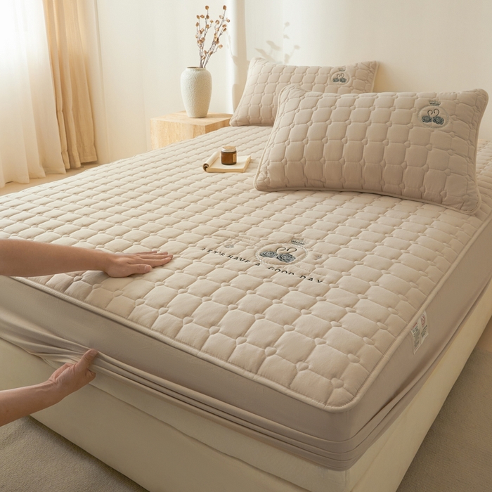 91家纺网 家纺一手货源 找家纺 鑫钰2025新款刺绣加厚夹棉床笠--小天鹅 小天鹅-香槟驼