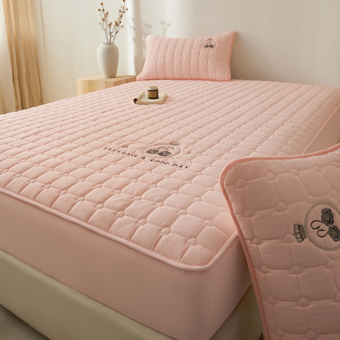 91家纺网 家纺一手货源 找家纺 鑫钰2025新款刺绣加厚夹棉床笠--小天鹅 小天鹅-香妃粉