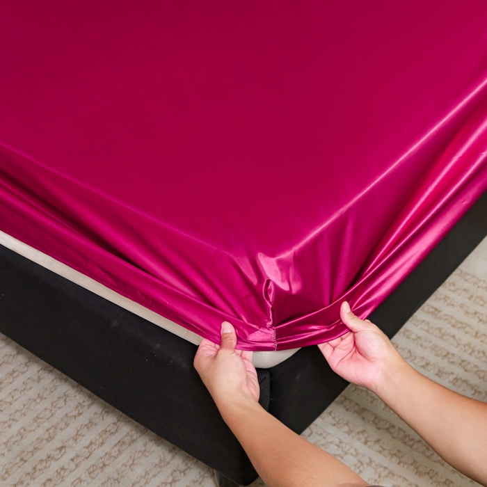 91家纺网 家纺一手货源 找家纺 梦舒羽2025新款防水冰丝纯色床笠凉爽柔顺床垫保护罩 防水冰丝床笠-玫红色