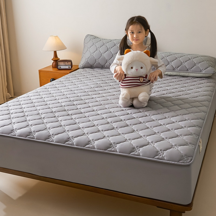 91家纺网 家纺一手货源 找家纺 鑫钰2025新款防水纯棉全棉夹棉床笠--四叶草白墙 四叶草-灰