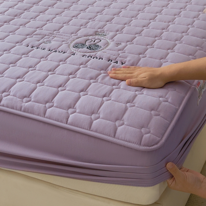 91家纺网 家纺一手货源 找家纺 鑫钰2025新款刺绣加厚夹棉床笠--小天鹅 小天鹅-优雅紫