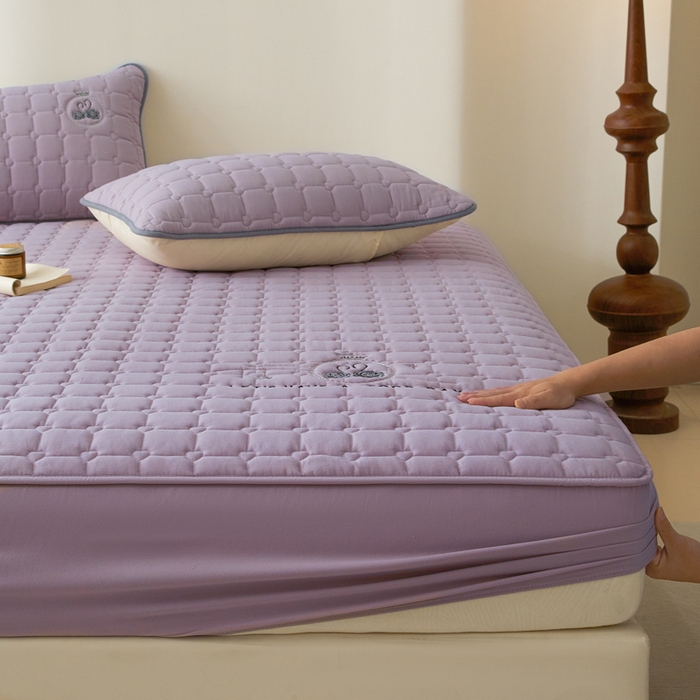 91家纺网 家纺一手货源 找家纺 鑫钰2025新款刺绣加厚夹棉床笠--小天鹅 小天鹅-优雅紫