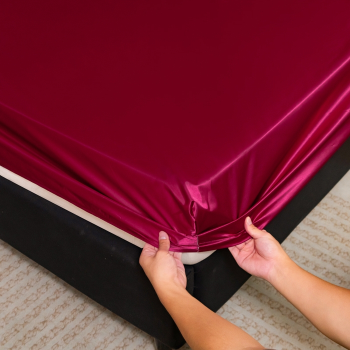 91家纺网 家纺一手货源 找家纺 梦舒羽2025新款防水冰丝纯色床笠凉爽柔顺床垫保护罩 防水冰丝床笠-酒红色