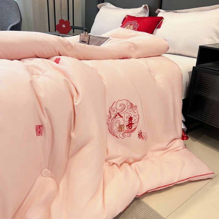 91家纺网 家纺一手货源 找家纺 歌历斯家纺2025新款60s八喜喜庆被婚庆被绣花冬被全棉冬被立体边被子被芯四季被春秋被夏被 八喜被-水粉