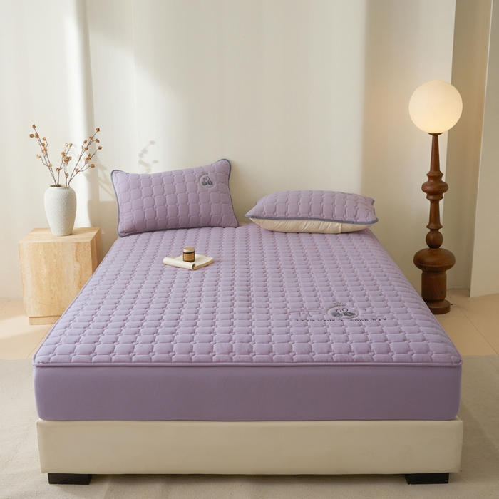 91家纺网 家纺一手货源 找家纺 鑫钰2025新款刺绣加厚夹棉床笠--小天鹅 小天鹅-优雅紫