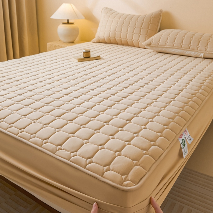 91家纺网 家纺一手货源 找家纺 鑫钰2025新款防水加厚夹棉原棉床笠防滑隔脏床垫套保护罩 简格-香槟驼