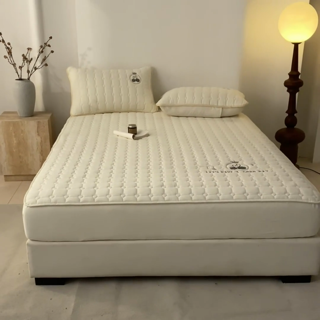 91家纺网 家纺一手货源 找家纺 鑫钰2025新款刺绣加厚夹棉床笠--小天鹅 小天鹅-香槟驼