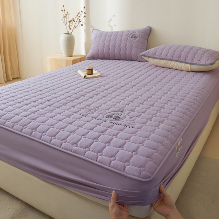 91家纺网 家纺一手货源 找家纺 鑫钰2025新款刺绣加厚夹棉床笠--小天鹅 小天鹅-优雅紫