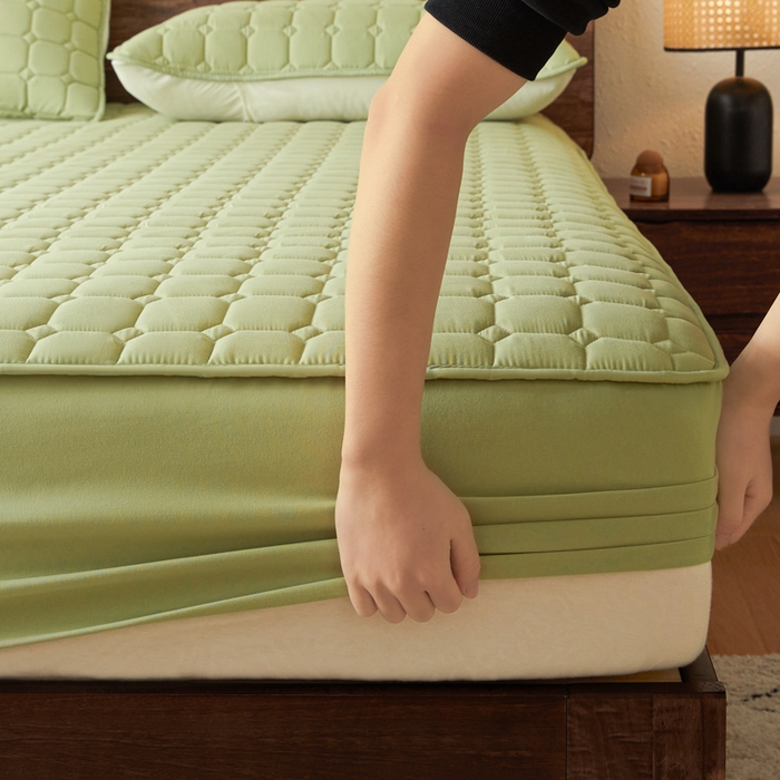 91家纺网 家纺一手货源 找家纺 鑫钰2025新款防水加厚夹棉原棉床笠防滑隔脏床垫套保护罩 简格-抹茶绿