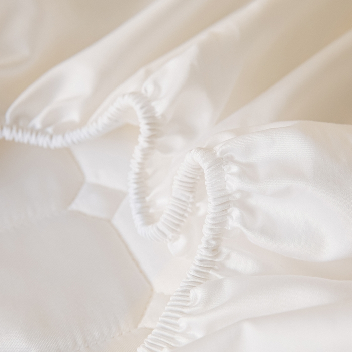 91家纺网 家纺一手货源 找家纺 鑫钰2025新款防水加厚夹棉原棉床笠防滑隔脏床垫套保护罩 简格-月光白