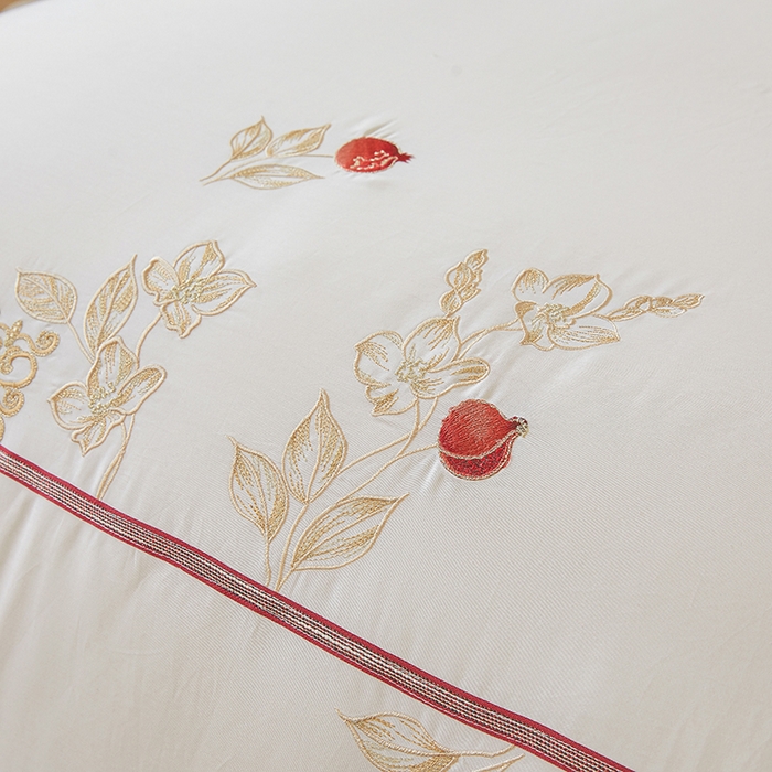 91家纺网 家纺一手货源 找家纺 歌历斯家纺 2025新款60s喜来运转喜庆被婚庆被绣花冬被全棉冬被立体边被子被芯四季被春秋被夏被 喜来运转-白