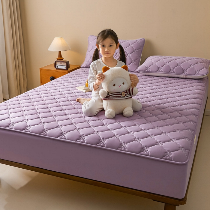 91家纺网 家纺一手货源 找家纺 鑫钰2025新款防水纯棉全棉夹棉床笠--四叶草黄墙 四叶草-紫