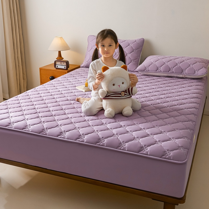 91家纺网 家纺一手货源 找家纺 鑫钰2025新款防水纯棉全棉夹棉床笠--四叶草白墙 四叶草-紫