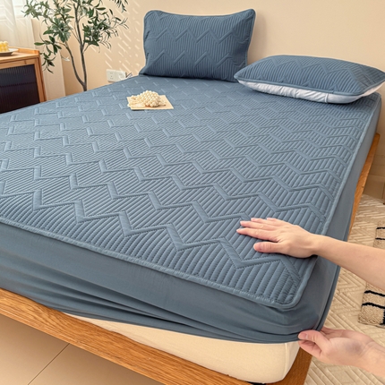 91家纺网 家纺一手货源 找家纺 曼陀罗 2025新款水洗原棉大豆夹棉防水床笠 水波纹-宾利蓝