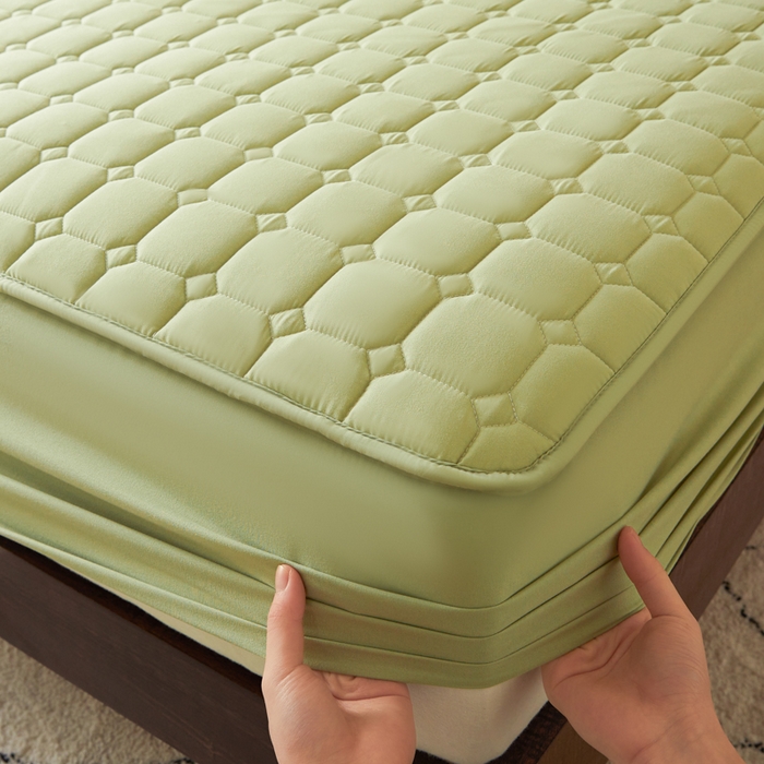 91家纺网 家纺一手货源 找家纺 鑫钰2025新款防水加厚夹棉原棉床笠防滑隔脏床垫套保护罩 简格-抹茶绿