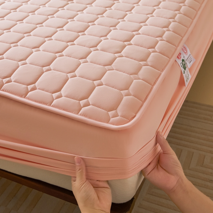 91家纺网 家纺一手货源 找家纺 鑫钰2025新款防水加厚夹棉原棉床笠防滑隔脏床垫套保护罩 简格-优雅粉