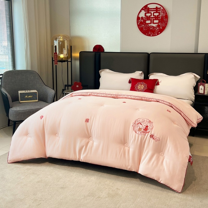 91家纺网 家纺一手货源 找家纺 歌历斯家纺2025新款60s八喜喜庆被婚庆被绣花冬被全棉冬被立体边被子被芯四季被春秋被夏被 八喜被-水粉