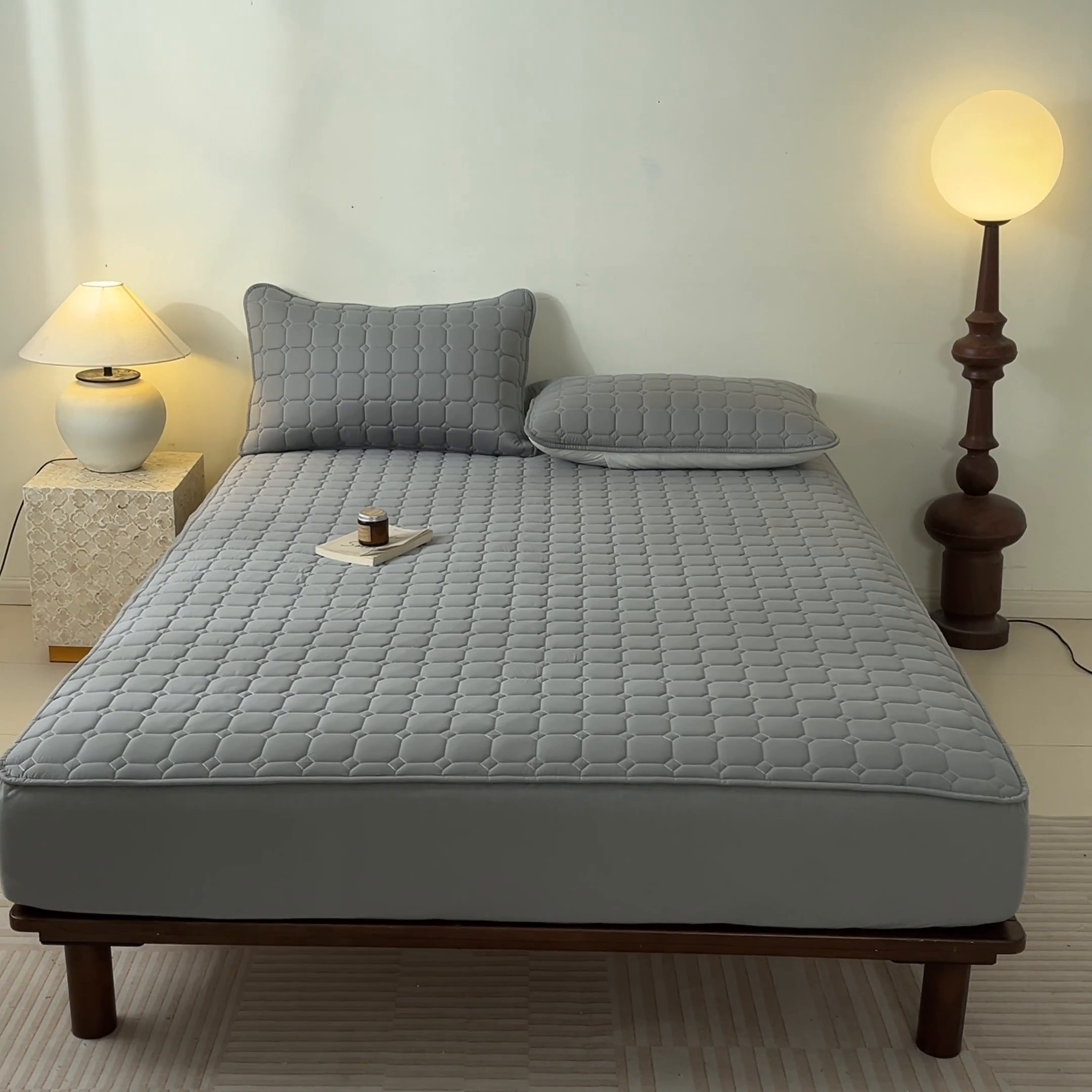 91家纺网 家纺一手货源 找家纺 鑫钰2025新款防水加厚夹棉原棉床笠防滑隔脏床垫套保护罩 简格-绅士灰