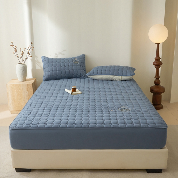 91家纺网 家纺一手货源 找家纺 鑫钰2025新款刺绣加厚夹棉床笠--小天鹅 小天鹅-宾利蓝