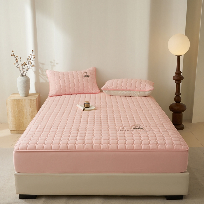 91家纺网 家纺一手货源 找家纺 鑫钰2025新款刺绣加厚夹棉床笠--小天鹅 小天鹅-香妃粉