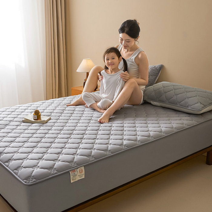 91家纺网 家纺一手货源 找家纺 鑫钰2025新款防水纯棉全棉夹棉床笠--四叶草黄墙 四叶草-灰