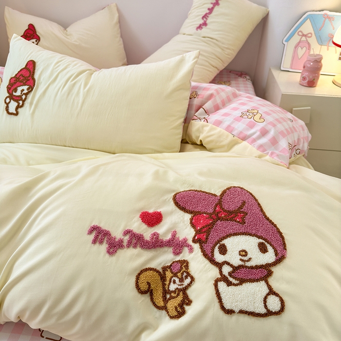 91家纺网 家纺一手货源 找家纺 乐坊 2025新款三丽鸥系列云朵棉毛巾绣四件套 美乐蒂米