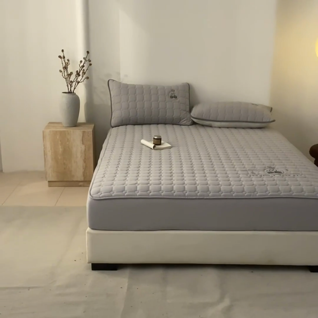 91家纺网 家纺一手货源 找家纺 鑫钰2025新款刺绣加厚夹棉床笠--小天鹅 小天鹅-时尚灰