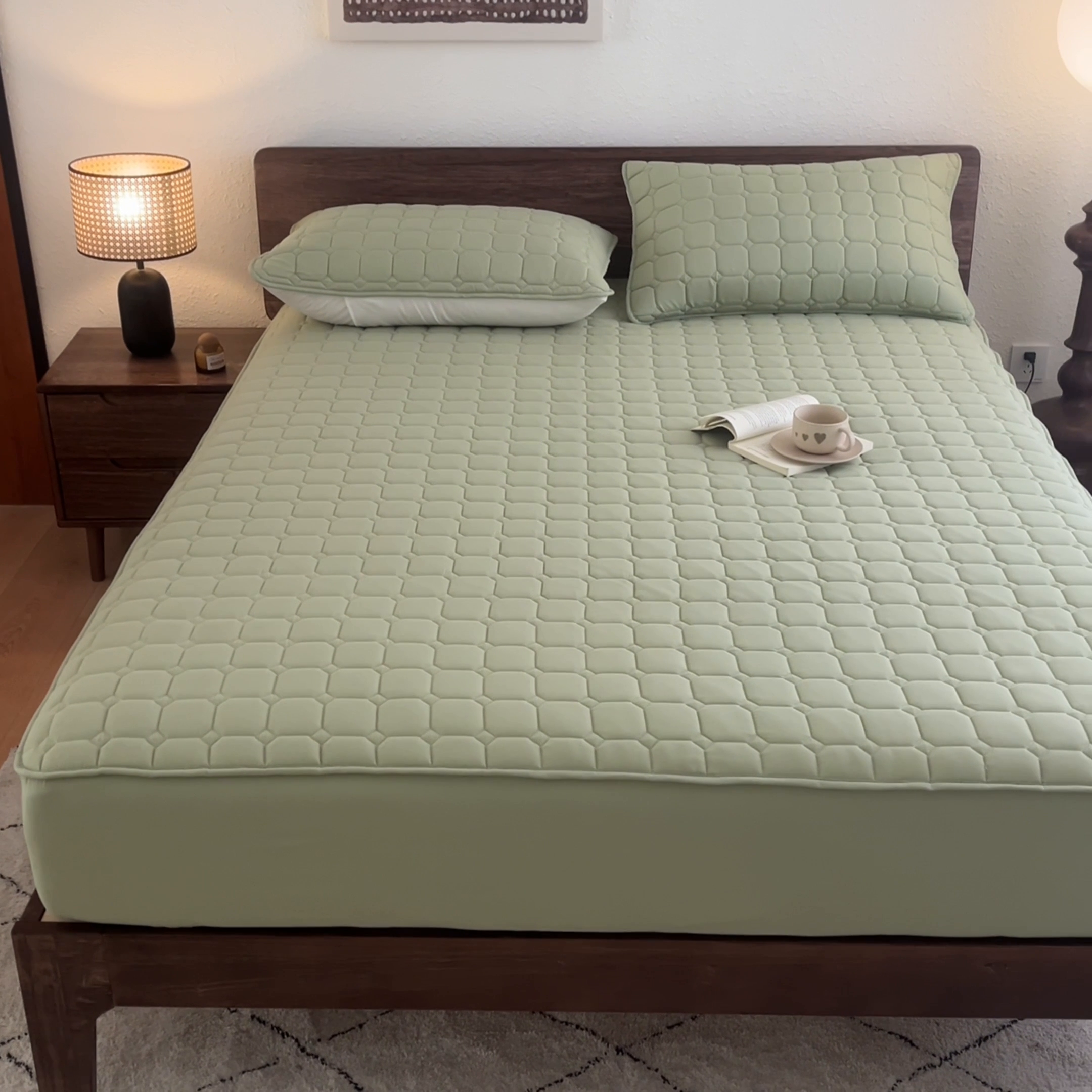 91家纺网 家纺一手货源 找家纺 鑫钰2025新款防水加厚夹棉原棉床笠防滑隔脏床垫套保护罩 简格-抹茶绿