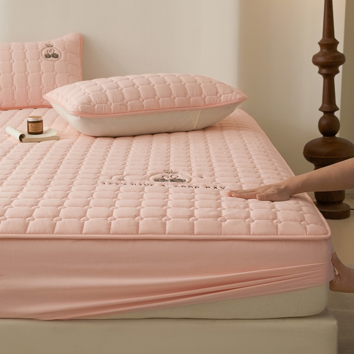 91家纺网 家纺一手货源 找家纺 鑫钰2025新款刺绣加厚夹棉床笠--小天鹅 小天鹅-香妃粉