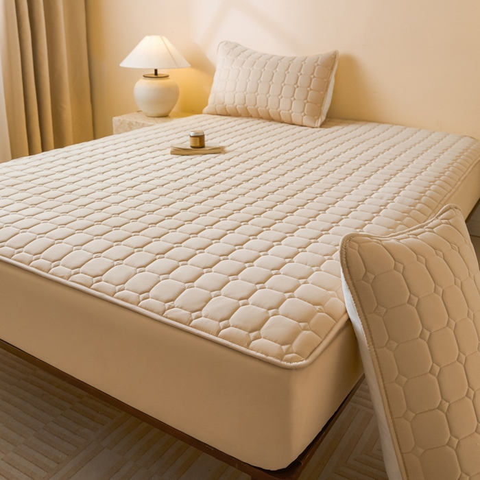 91家纺网 家纺一手货源 找家纺 鑫钰2025新款防水加厚夹棉原棉床笠防滑隔脏床垫套保护罩 简格-香槟驼