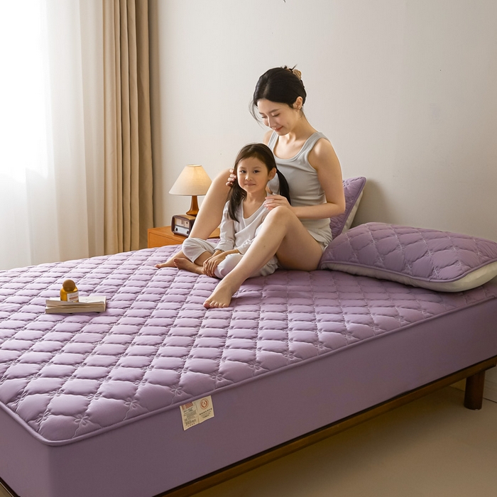 91家纺网 家纺一手货源 找家纺 鑫钰2025新款防水纯棉全棉夹棉床笠--四叶草白墙 四叶草-紫