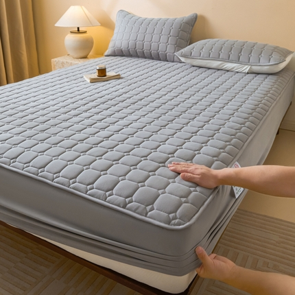 91家纺网 家纺一手货源 找家纺 （总）鑫钰2025新款防水加厚夹棉原棉床笠防滑隔脏床垫套保护罩