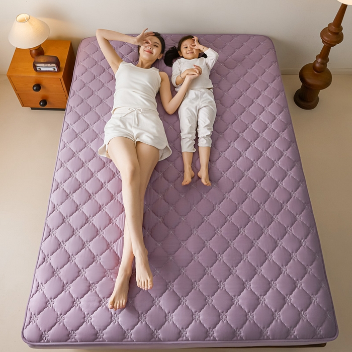 91家纺网 家纺一手货源 找家纺 鑫钰2025新款防水纯棉全棉夹棉床笠--四叶草白墙 四叶草-紫