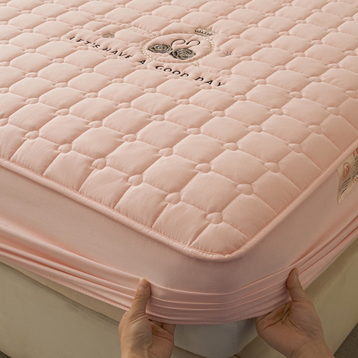 91家纺网 家纺一手货源 找家纺 鑫钰2025新款刺绣加厚夹棉床笠--小天鹅 小天鹅-香妃粉