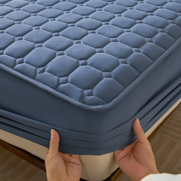 91家纺网 家纺一手货源 找家纺 鑫钰2025新款防水加厚夹棉原棉床笠防滑隔脏床垫套保护罩 简格-宝石蓝