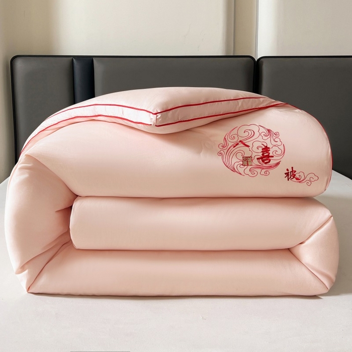 91家纺网 家纺一手货源 找家纺 歌历斯家纺2025新款60s八喜喜庆被婚庆被绣花冬被全棉冬被立体边被子被芯四季被春秋被夏被 八喜被-水粉