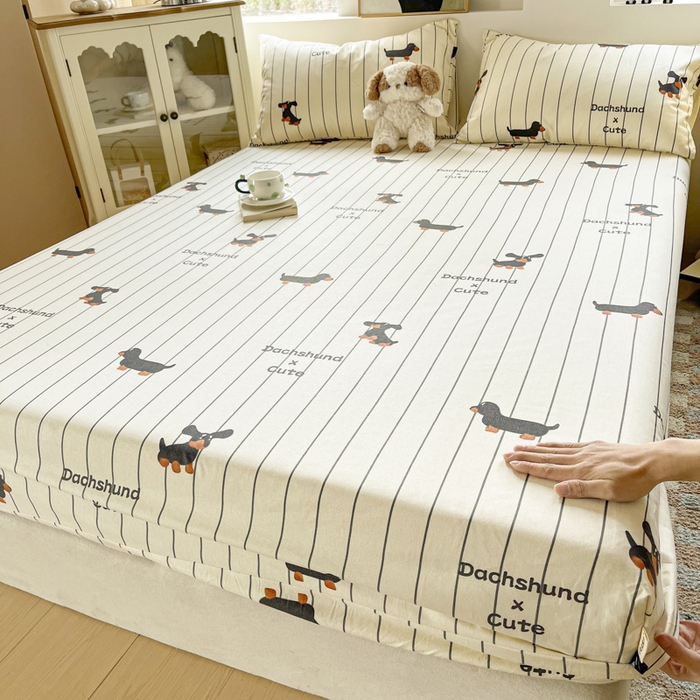 91家纺网 家纺一手货源 找家纺 鑫钰 2025新款纯棉老粗布单床笠-卡通系列 腊肠狗