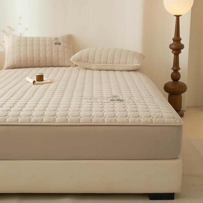 91家纺网 家纺一手货源 找家纺 鑫钰2025新款刺绣加厚夹棉床笠--小天鹅 小天鹅-香槟驼