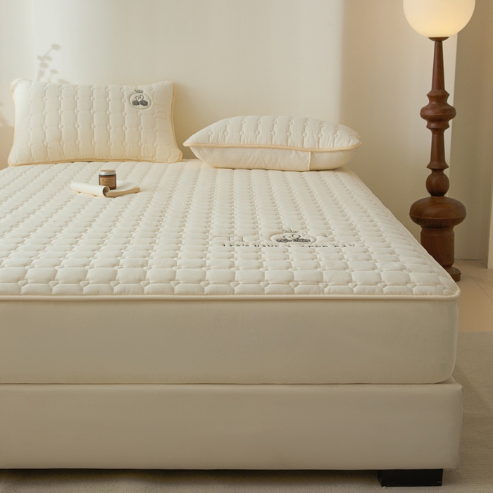 91家纺网 家纺一手货源 找家纺 （总）鑫钰2025新款刺绣加厚夹棉床笠--小天鹅