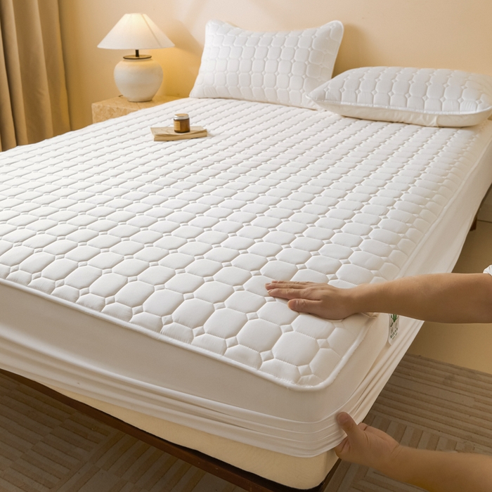 91家纺网 家纺一手货源 找家纺 鑫钰2025新款防水加厚夹棉原棉床笠防滑隔脏床垫套保护罩 简格-月光白