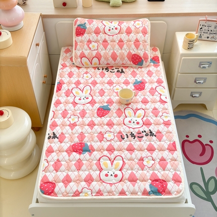 91家纺网 家纺一手货源 找家纺 禧缘家纺（原梦想家）2025新款A类儿童幼儿园学生宿舍绑带款夹棉床单全棉夹棉软垫 可爱兔