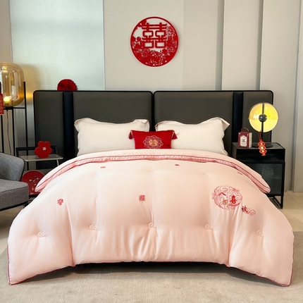 91家纺网 家纺一手货源 找家纺 歌历斯家纺2025新款60s八喜喜庆被婚庆被绣花冬被全棉冬被立体边被子被芯四季被春秋被夏被 八喜被-水粉