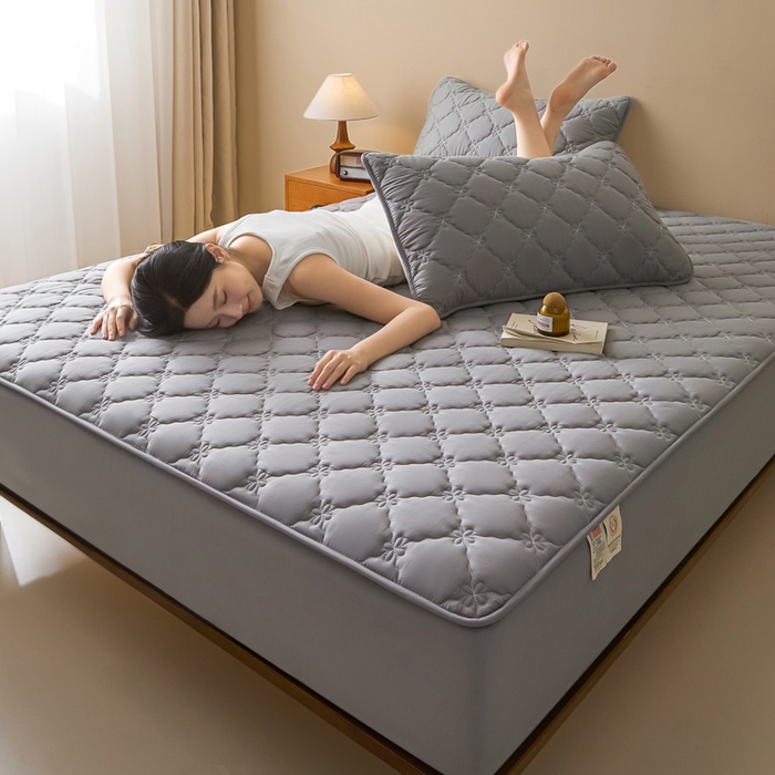 91家纺网 家纺一手货源 找家纺 鑫钰2025新款防水纯棉全棉夹棉床笠--四叶草黄墙 四叶草-灰