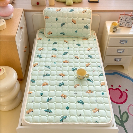 91家纺网 家纺一手货源 找家纺 禧缘家纺（原梦想家）2025新款A类儿童幼儿园学生宿舍绑带款夹棉床单全棉夹棉软垫 嘟嘟汽车