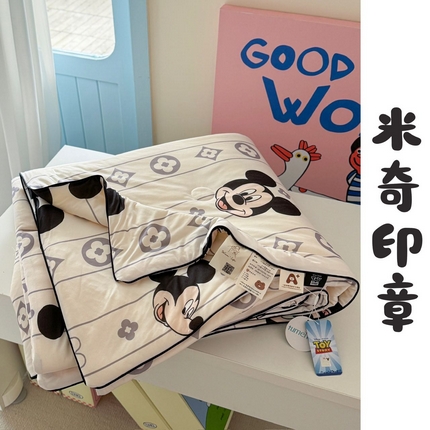 91家纺网 家纺一手货源 找家纺 暖生活2025新款牛奶针织棉夏被-迪士尼系列 米奇印章