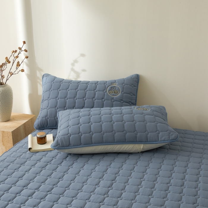 91家纺网 家纺一手货源 找家纺 鑫钰2025新款刺绣加厚夹棉床笠--小天鹅 小天鹅-宾利蓝