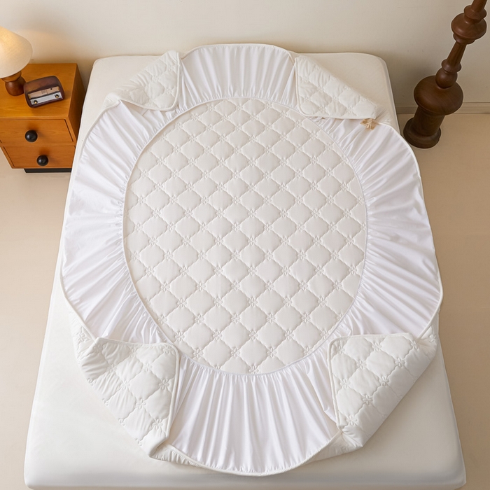 91家纺网 家纺一手货源 找家纺 （总）鑫钰2025新款防水纯棉全棉夹棉床笠--四叶草白墙