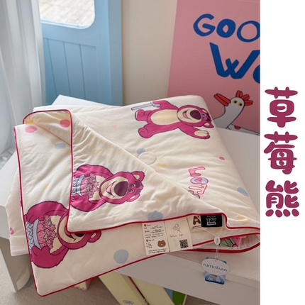 91家纺网 家纺一手货源 找家纺 暖生活2025新款牛奶针织棉夏被-迪士尼系列 草莓熊